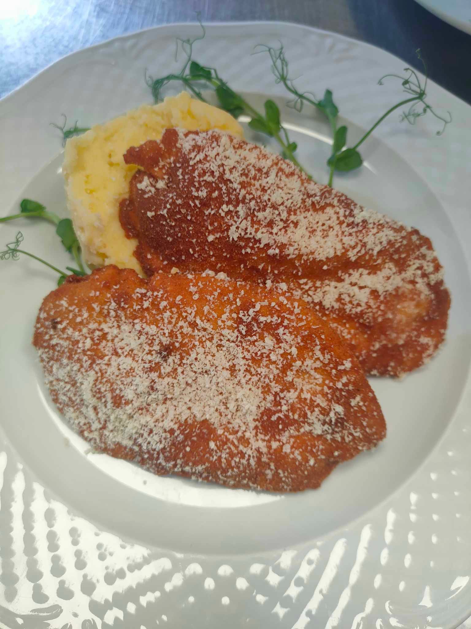 PARMEZÁNOS CSIRKEMELL BURGONYAPÜRÉ