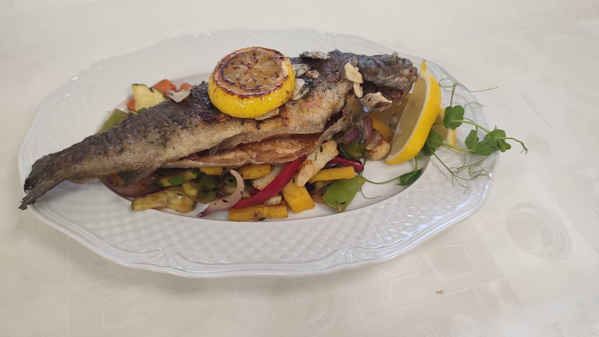 GRILLEZETT PISZTRÁNG